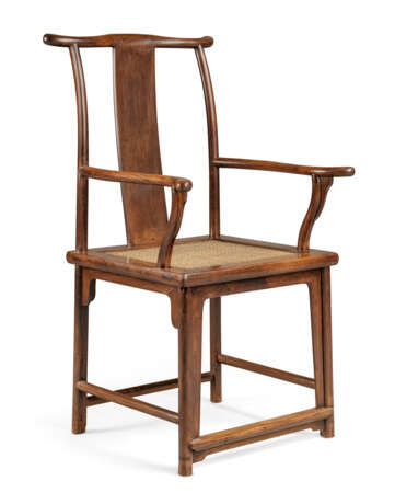 A RARE HUANGHUALI `OFFICIAL`S HAT` ARMCHAIR - Foto 3