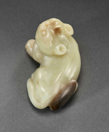 A PALE YELLOW JADE CARVING OF A RECUMBENT FELINE - photo 2