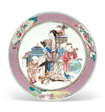A FAMILLE ROSE `EGGSHELL` RUBY-BACK `LADY AND CHILDREN` DISH - photo 1