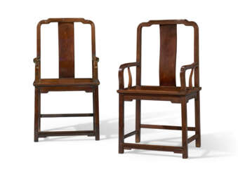 A PAIR OF HUANGHUALI &#39;SOUTHERN OFFICIAL&#39;S HAT&#39; ARMCHAIRS