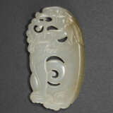 A WHITE JADE ARCHAISTIC `MYTHICAL BEAST` PLAQUE - фото 1