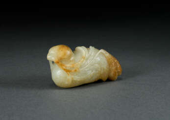 A WHITE AND RUSSET JADE FIGURE OF A RECUMBENT QUAIL