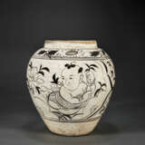 A RARE LARGE PAINTED CIZHOU `BOY AND CRANE` JAR - фото 1