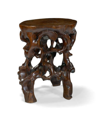A RARE HUANGHUALI ROOTWOOD-FORM STAND - photo 4
