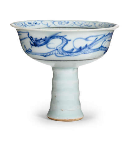A RARE BLUE AND WHITE `DRAGON` STEM CUP - photo 2