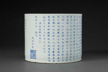 A RARE BLUE AND WHITE CYLINDRICAL &#39;ODE TO THE RED CLIFF&#39; BRUSH POT