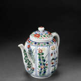 A KAKIEMON-STYLE FAMILLE VERTE MELON-FORM TEAPOT AND COVER - фото 3