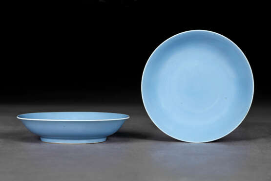 A RARE PAIR OF SMALL CLAIR-DE-LUNE-GLAZED DISHES - photo 1