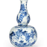A BLUE AND WHITE DOUBLE-GOURD-SHAPED VASE - фото 3