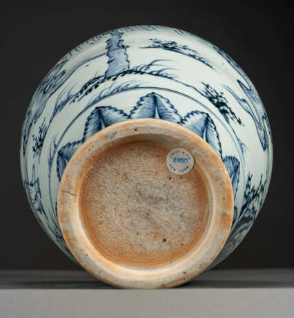 A RARE BLUE AND WHITE `WINDSWEPT`-STYLE MEIPING AND COVER - Foto 4