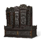 A LARGE AND MAGNIFICENT IMPERIAL CARVED ZITAN MIRROR STAND - фото 2