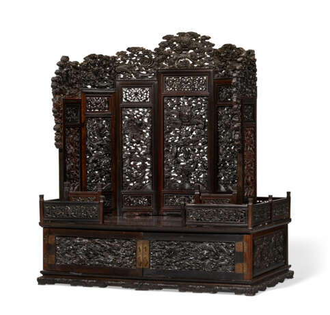 A LARGE AND MAGNIFICENT IMPERIAL CARVED ZITAN MIRROR STAND - photo 2