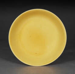 AN IMPERIAL YELLOW-GLAZED DISH