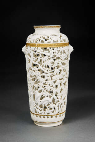 A VERY RARE AND LARGE DEHUA RETICULATED VASE - photo 1