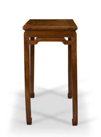 A RARE SMALL HUANGHUALI CORNER-LEG SIDE TABLE - photo 3