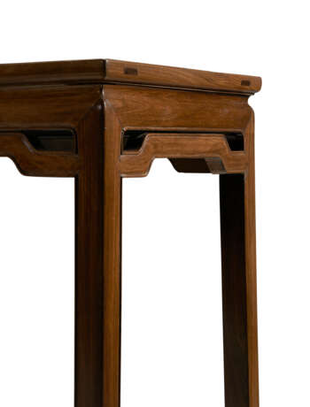A RARE SMALL HUANGHUALI CORNER-LEG SIDE TABLE - photo 4