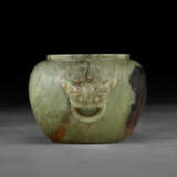 AN UNUSUAL WELL-CARVED MOTTLED YELLOWISH-GREEN AND DARK BROWN JADE JAR - фото 3