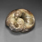 A WELL-CARVED YELLOWISH-BROWN AND DARK BROWN JADE BIRD GROUP - photo 1