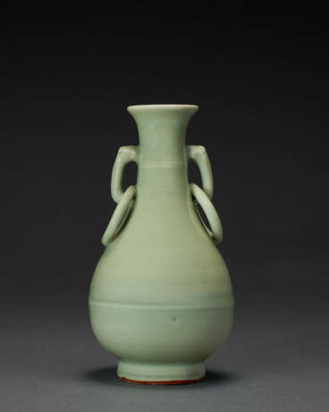 A LONGQUAN CELADON PEAR-SHAPED VASE - photo 2