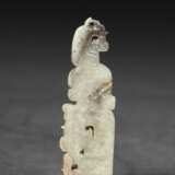 A PALE GREYISH-BEIGE AND BROWN JADE PENDANT - фото 2