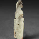 A PALE GREYISH-BEIGE AND BROWN JADE PENDANT - фото 3