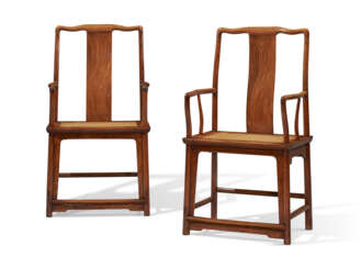 A PAIR OF HUANGHUALI &#39;SOUTHERN OFFICIAL&#39;S HAT&#39; ARMCHAIRS