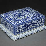 A RARE BLUE AND WHITE `DRAGON AND PHOENIX` WRITING BOX AND COVER - photo 1