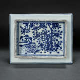 A RARE BLUE AND WHITE `DRAGON AND PHOENIX` WRITING BOX AND COVER - фото 3