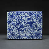 A RARE BLUE AND WHITE `DRAGON AND PHOENIX` WRITING BOX AND COVER - Foto 6