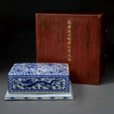 A RARE BLUE AND WHITE `DRAGON AND PHOENIX` WRITING BOX AND COVER - фото 8
