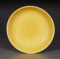 AN IMPERIAL YELLOW-GLAZED DISH