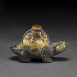 A GILT-BRONZE ZOOMORPHIC WATER DROPPER AND STOPPER - photo 2