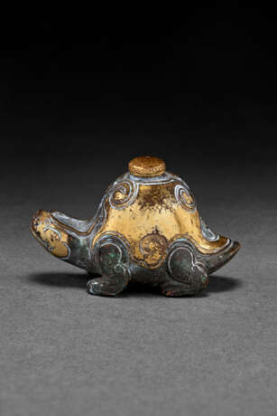 A GILT-BRONZE ZOOMORPHIC WATER DROPPER AND STOPPER - photo 3
