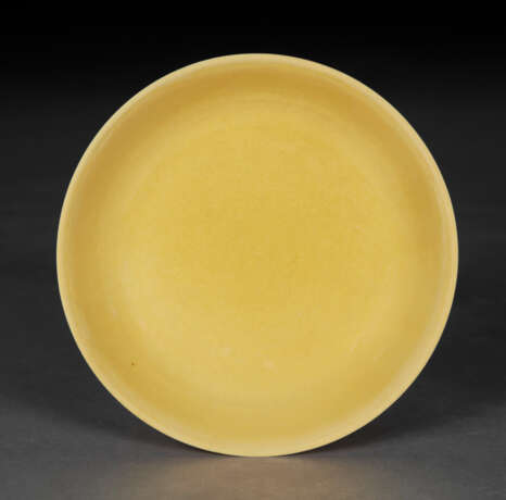 A SMALL IMPERIAL YELLOW-GLAZED DEEP DISH - photo 1