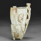 A GREENISH-WHITE JADE RHYTON - Foto 3