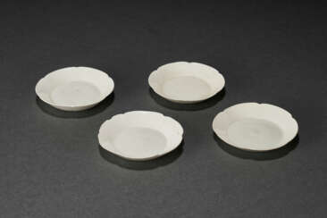 A GROUP OF FOUR SMALL DING FLORIFORM DISHES