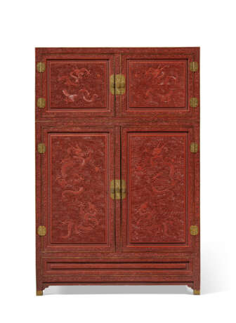 A VERY RARE LARGE CARVED RED LACQUER KANG CABINET - фото 1