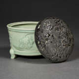 A RARE MOLDED AND CARVED LONGQUAN CELADON CENSER - photo 4