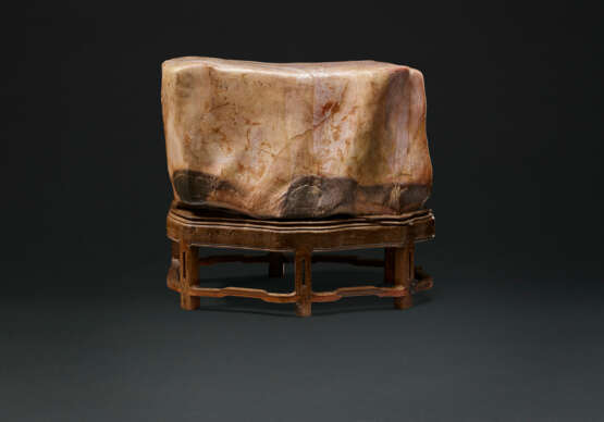 A PALE BEIGE AND BROWN MARBLE SCHOLAR`S ROCK - фото 2