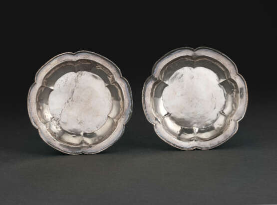A PAIR OF SILVER PETAL-LOBED DISHES - photo 1