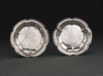 A PAIR OF SILVER PETAL-LOBED DISHES