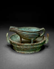 A RARE SET OF BRONZE RITUAL CLEANSING VESSELS, YI AND PAN