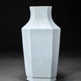 A RARE RU-TYPE FACETED VASE - photo 1