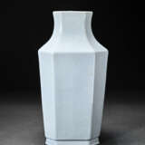 A RARE RU-TYPE FACETED VASE - photo 3
