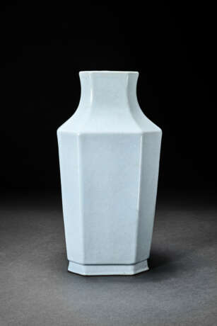 A RARE RU-TYPE FACETED VASE - фото 3