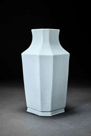 A RARE RU-TYPE FACETED VASE - фото 4