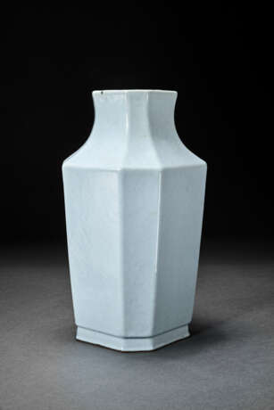 A RARE RU-TYPE FACETED VASE - фото 6