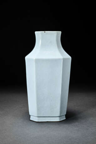 A RARE RU-TYPE FACETED VASE - фото 7
