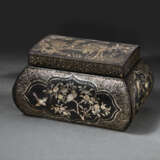 AN EXQUISITE AND VERY RARE MOTHER-OF-PEARL-INLAID BOX AND COVER - Foto 5