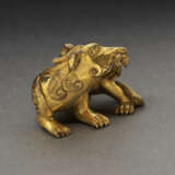 A SMALL GILT-BRONZE FIGURE OF MYTHICAL BEAST - фото 3